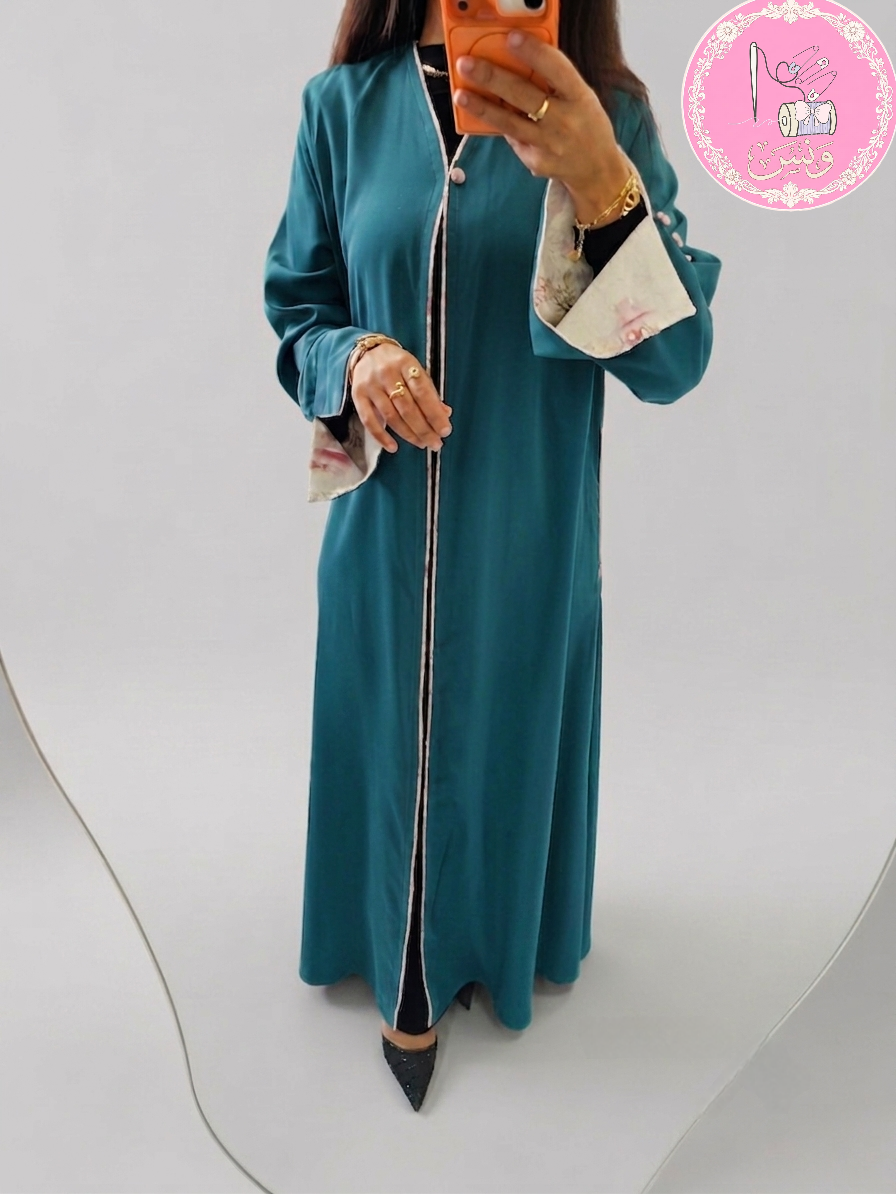 عباية مفتوحة
