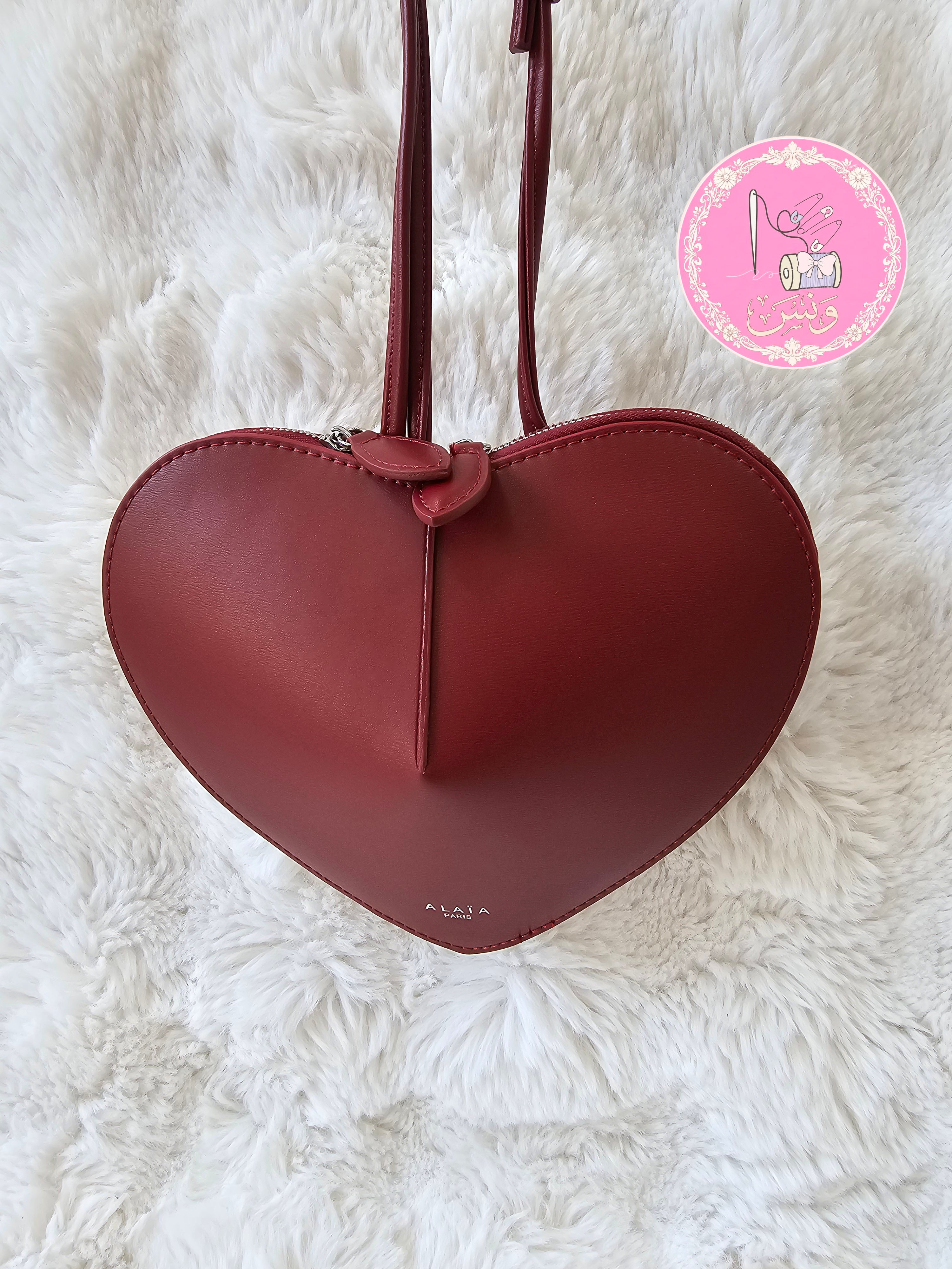 حقيبة ألايا "Le Cœur" الجلدية على شكل قلب - لون عنابي ملكي | Alaïa Heart Bag