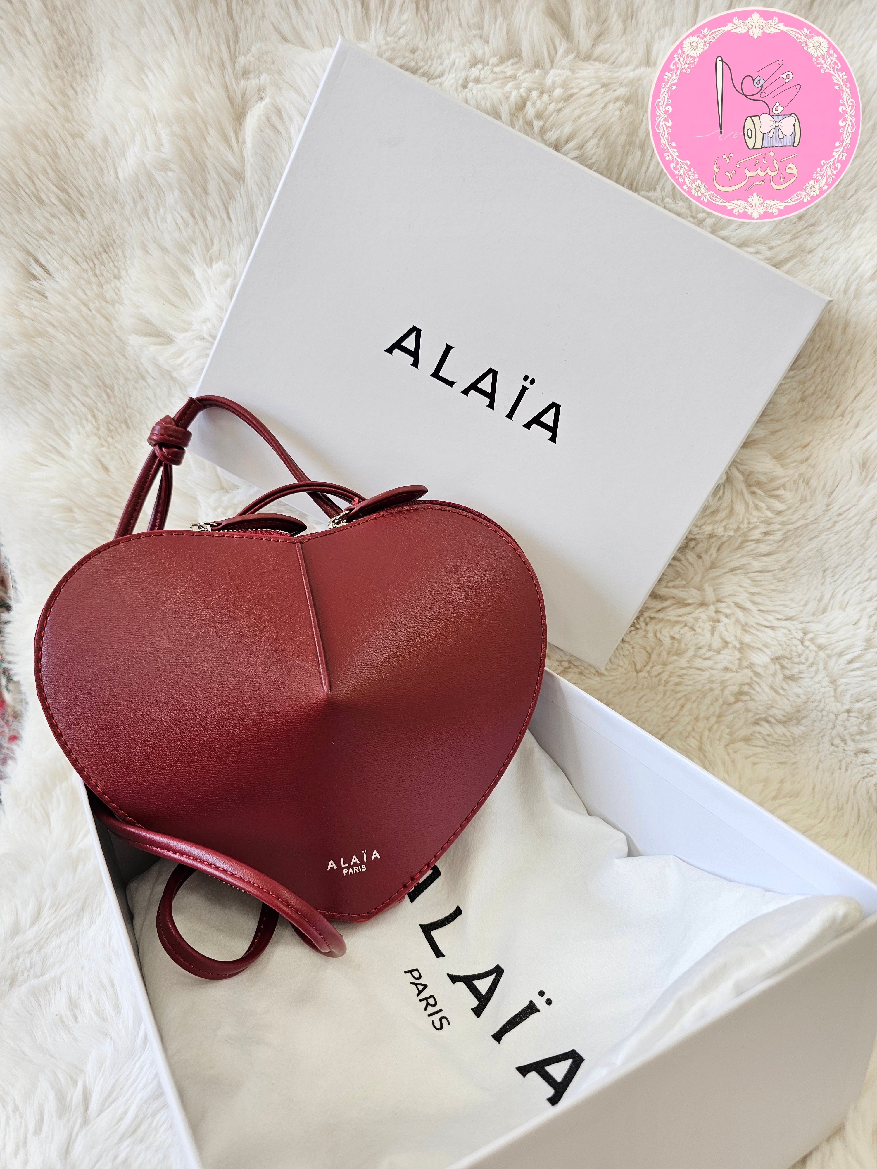 حقيبة ألايا "Le Cœur" الجلدية على شكل قلب - لون عنابي ملكي | Alaïa Heart Bag