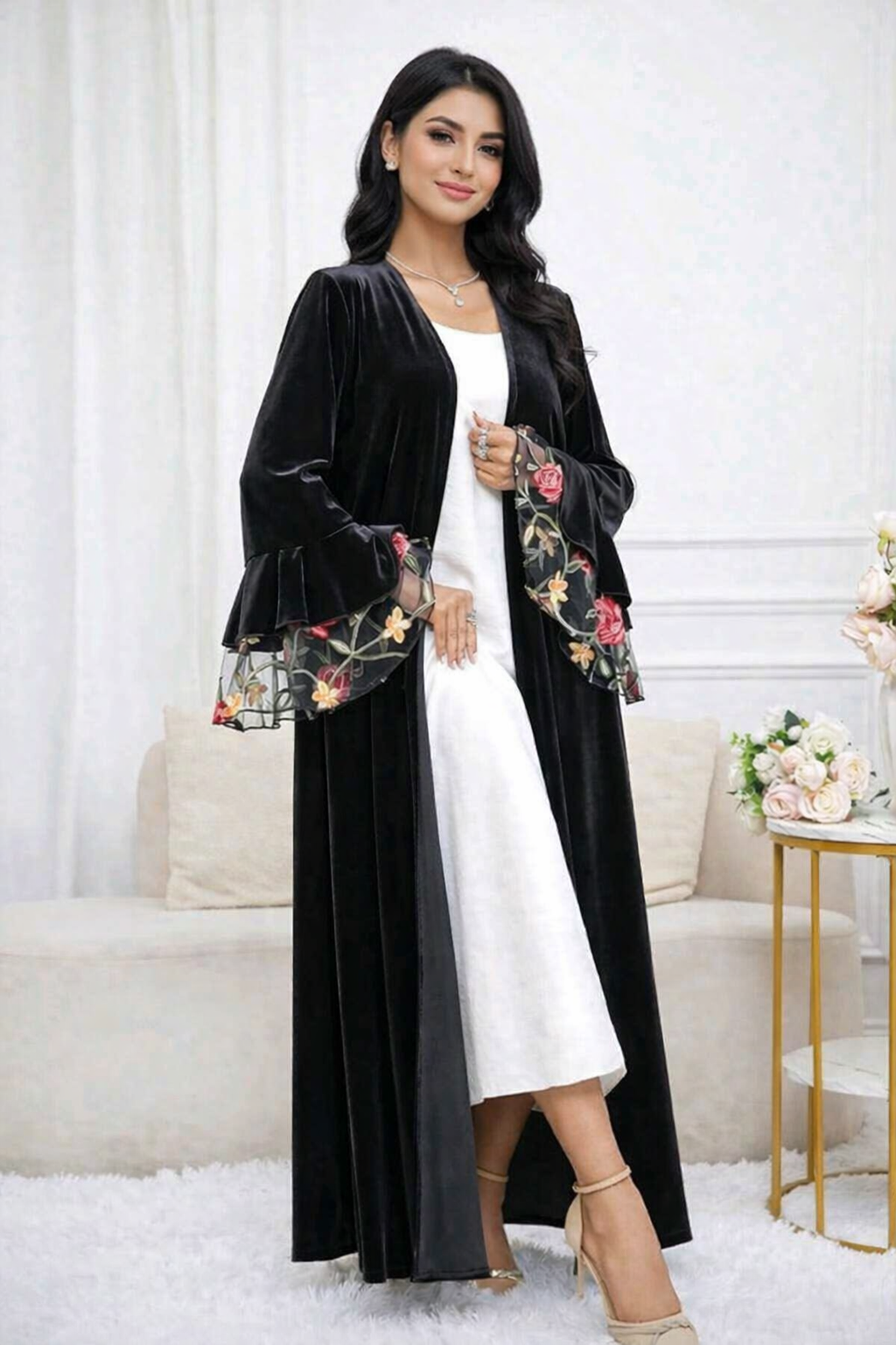 عباية مخمل مطرزة – أناقة راقية لكل المناسبات ✨