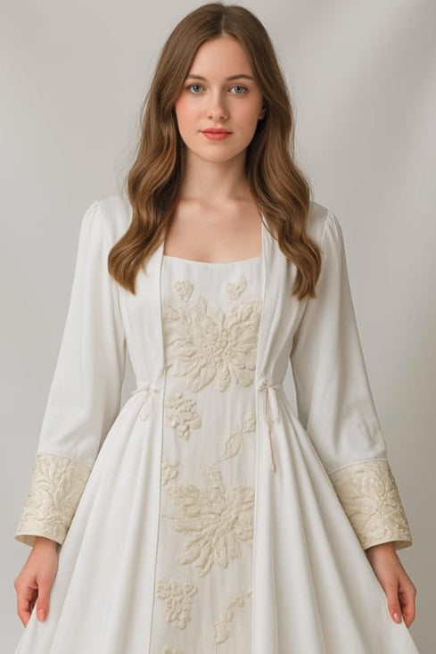 عباءة فخمة بتطريز راقٍ ولمسات أنثوية