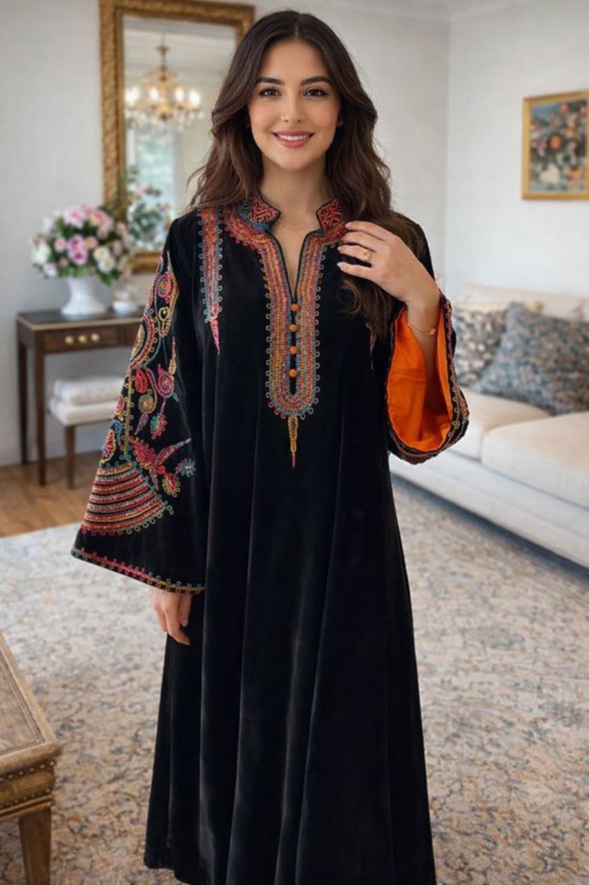 فستان أسود مطرّز – أناقة شرقية راقية