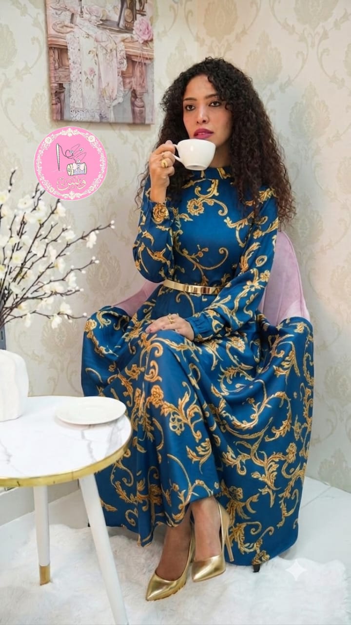 👑 فستان أنيق بطبعة الزخارف الذهبية الراقية