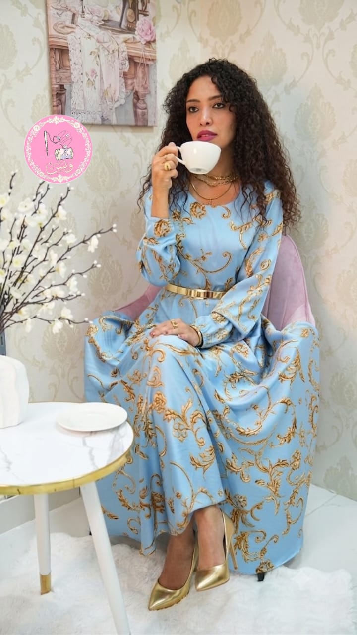 👑 فستان أنيق بطبعة الزخارف الذهبية الراقية