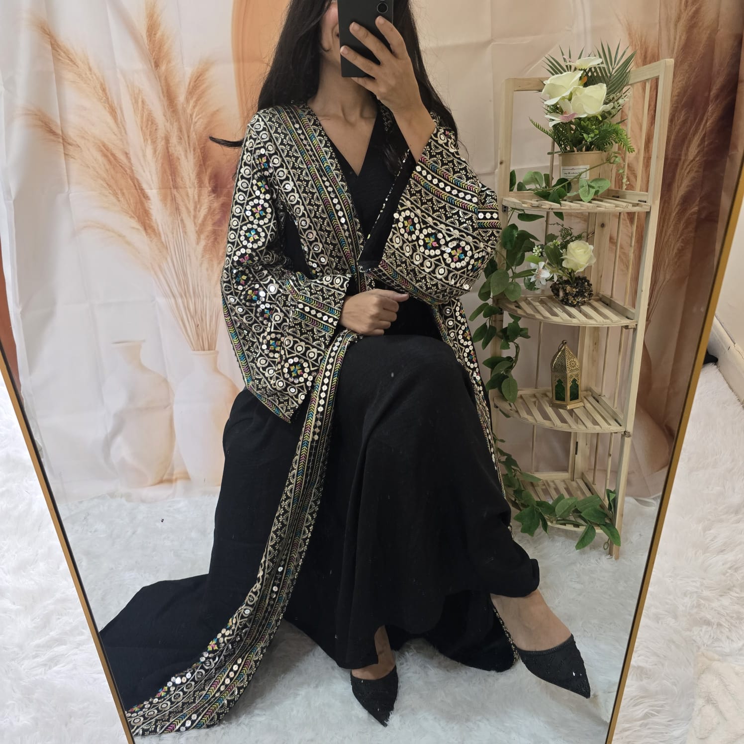 عباية سوداء مطرزة بتطريز تراثي فاخر – أناقة شرقية عصرية