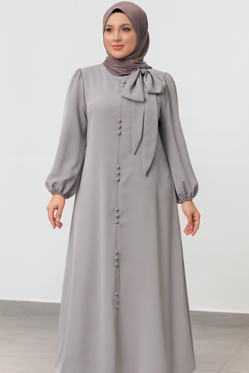 إطلالة  راقيه مع العبايه