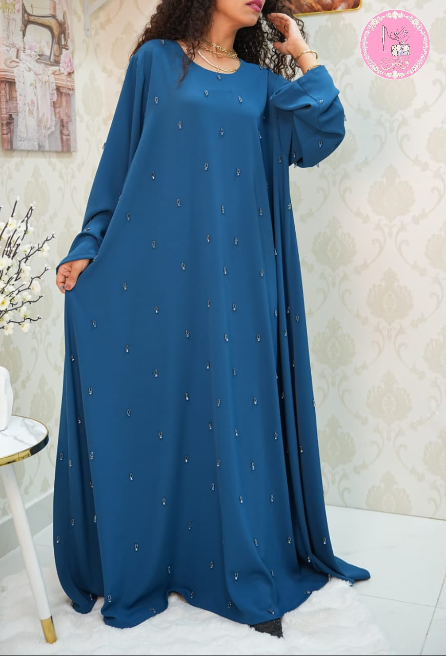 عباية كلاسيك بلمسات الكريستال والخرز الناعم – قصّة واسعة وألوان متعددة