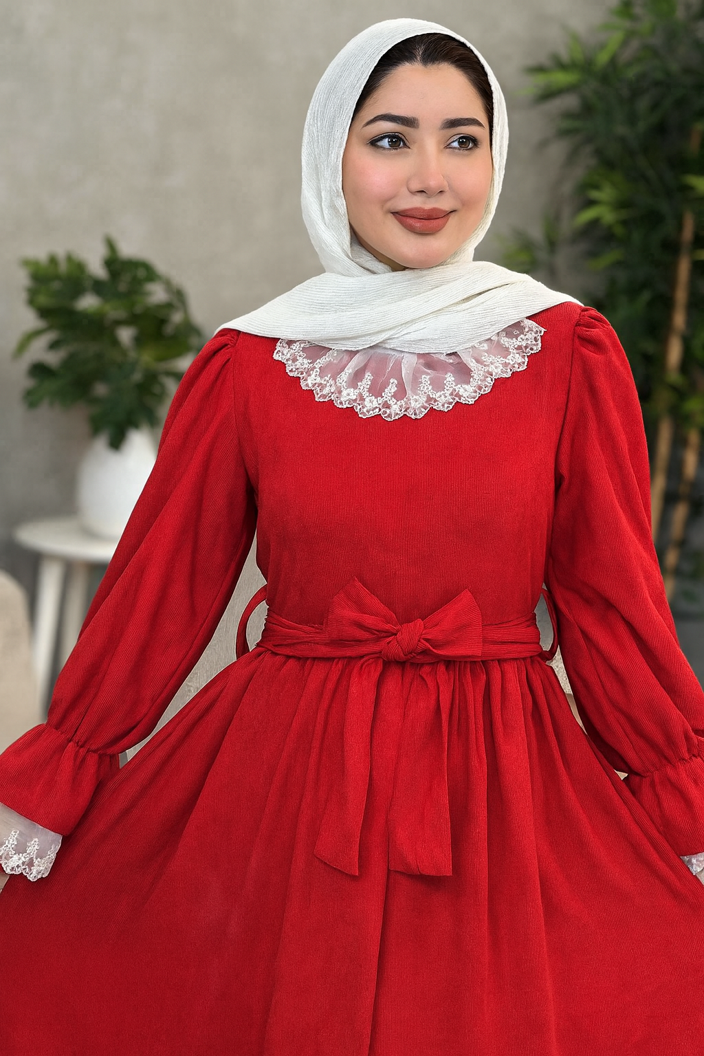 فستان أنيق بالدانتيل والربطة الأمامية