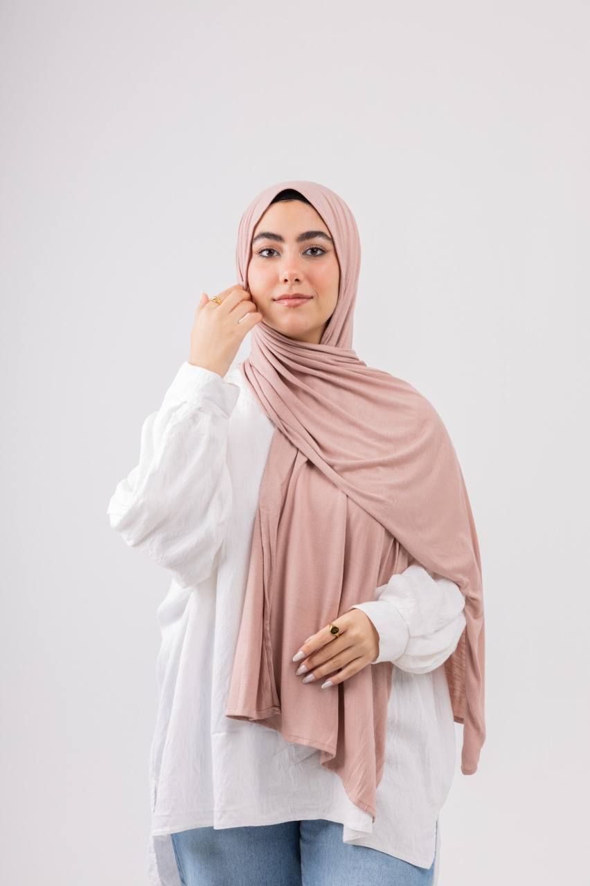 طرحة سادة ناعمة – خفيفة ومريحة للمناسبات واليوم اليومي