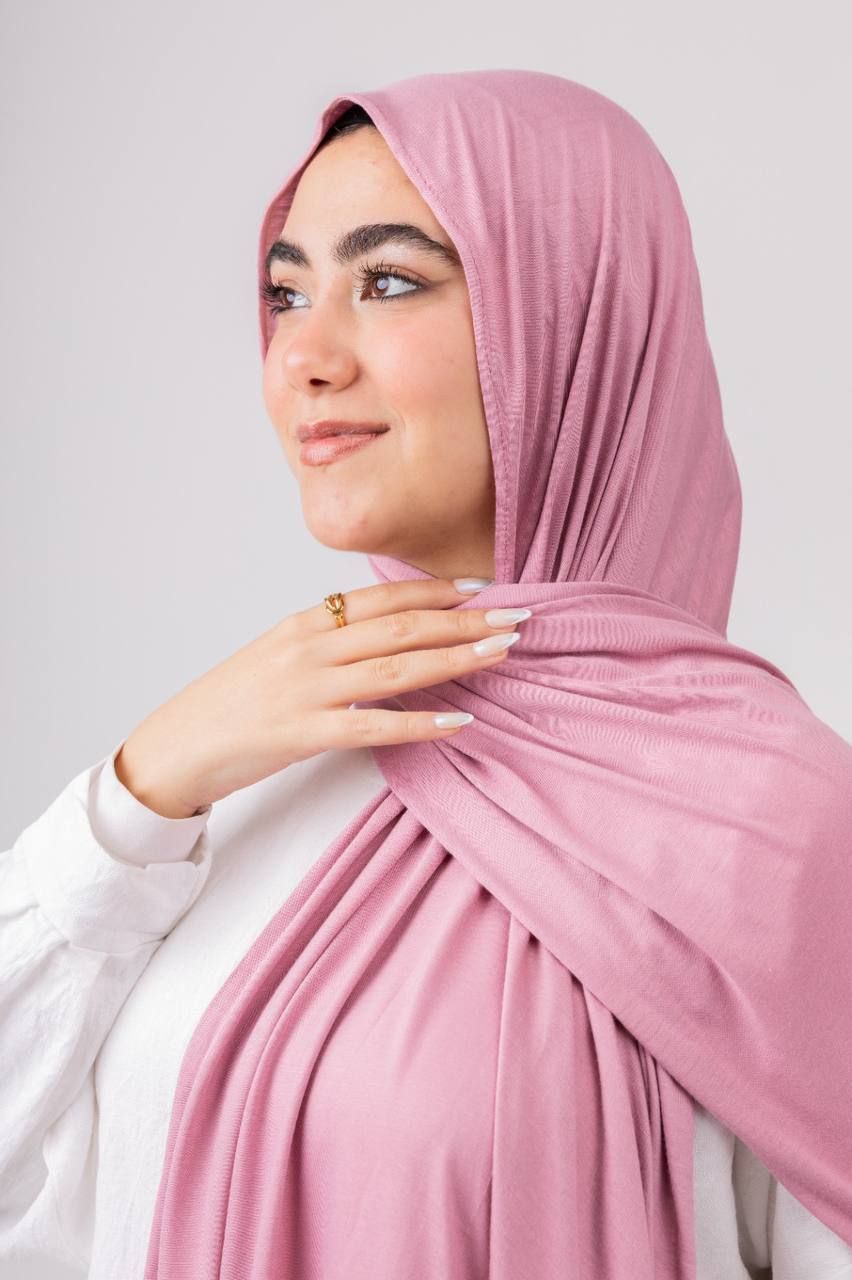 طرحة سادة ناعمة – خفيفة ومريحة للمناسبات واليوم اليومي