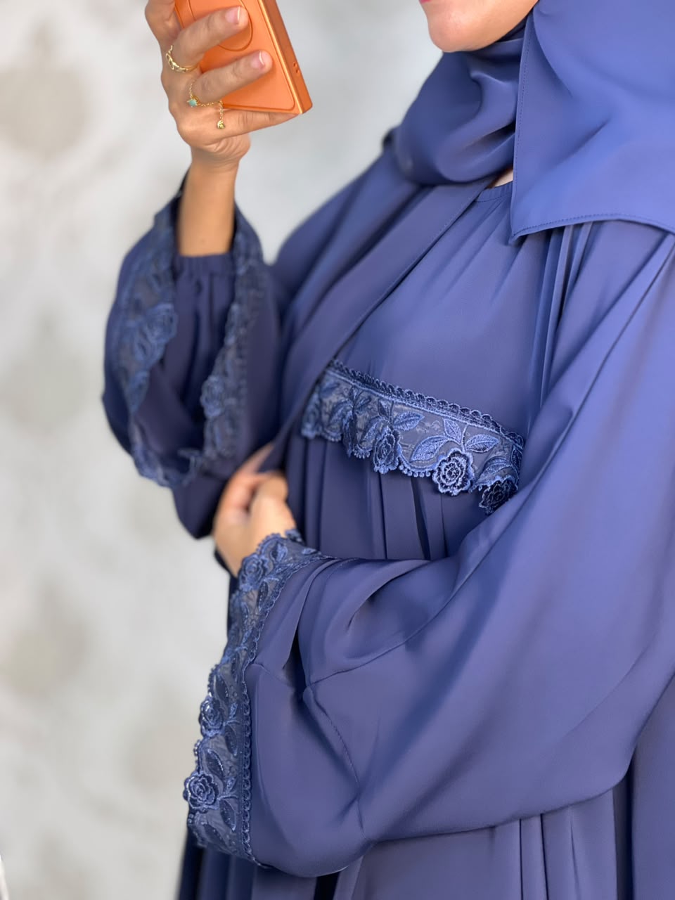 طقم العمرة  فاخر مطرز بالدانتيل – خامة ناعمة وقَصّة واسعة ومريحة