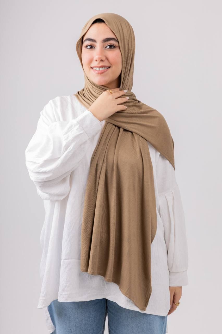 طرحة سادة ناعمة – خفيفة ومريحة للمناسبات واليوم اليومي